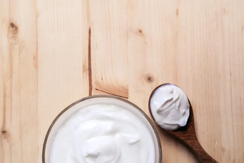 Image of heavy cream and heavy whipping cream in bowls, illustrating their creamy consistency and culinary versatility.